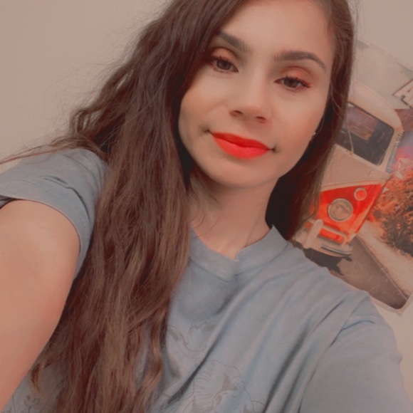 Meet your Posher, Evelyn - Picture 1 of 2